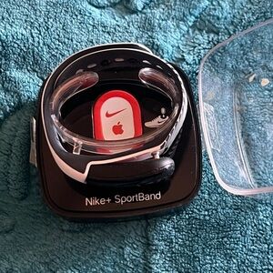 NWT Nike Sports Band